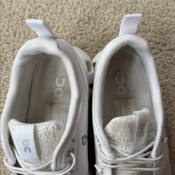 On Cloud 6 Running White Athletic Shoes (8.5) Women’s - Picture 5 of 11